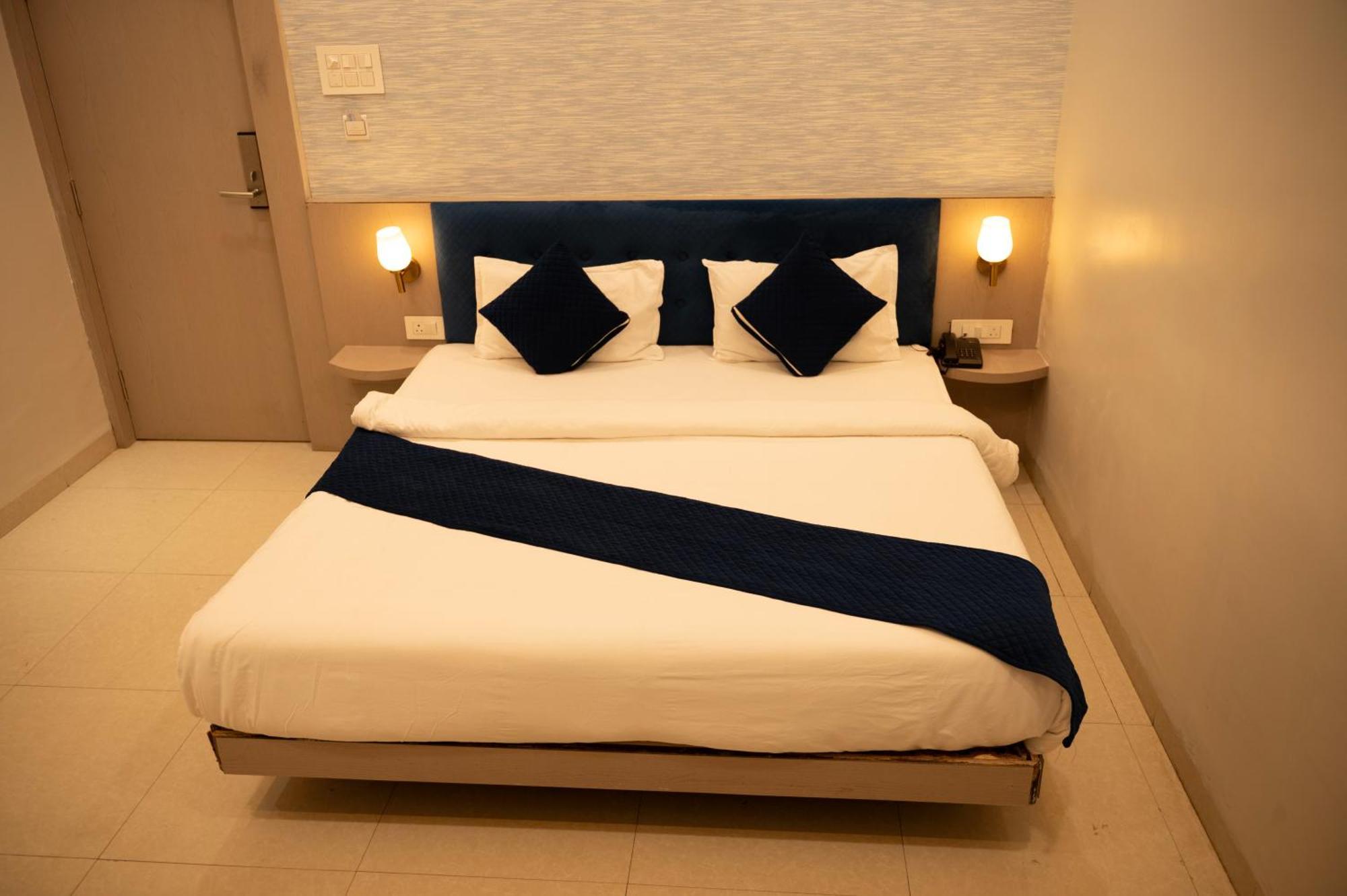Hotel Manaal Akolia 外观 照片