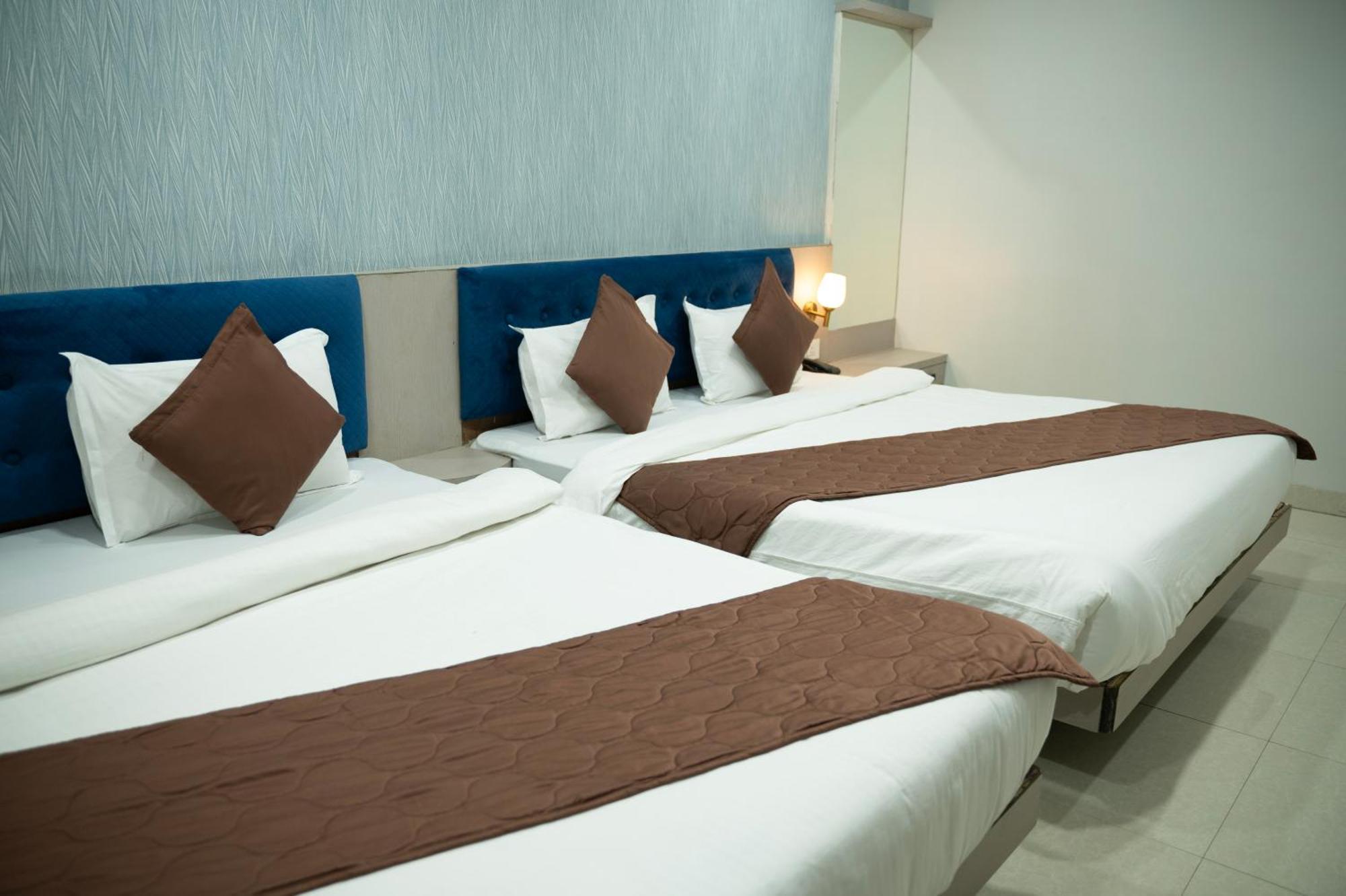 Hotel Manaal Akolia 外观 照片