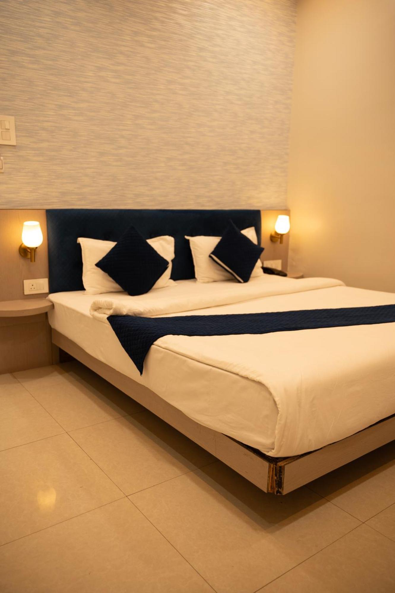 Hotel Manaal Akolia 外观 照片