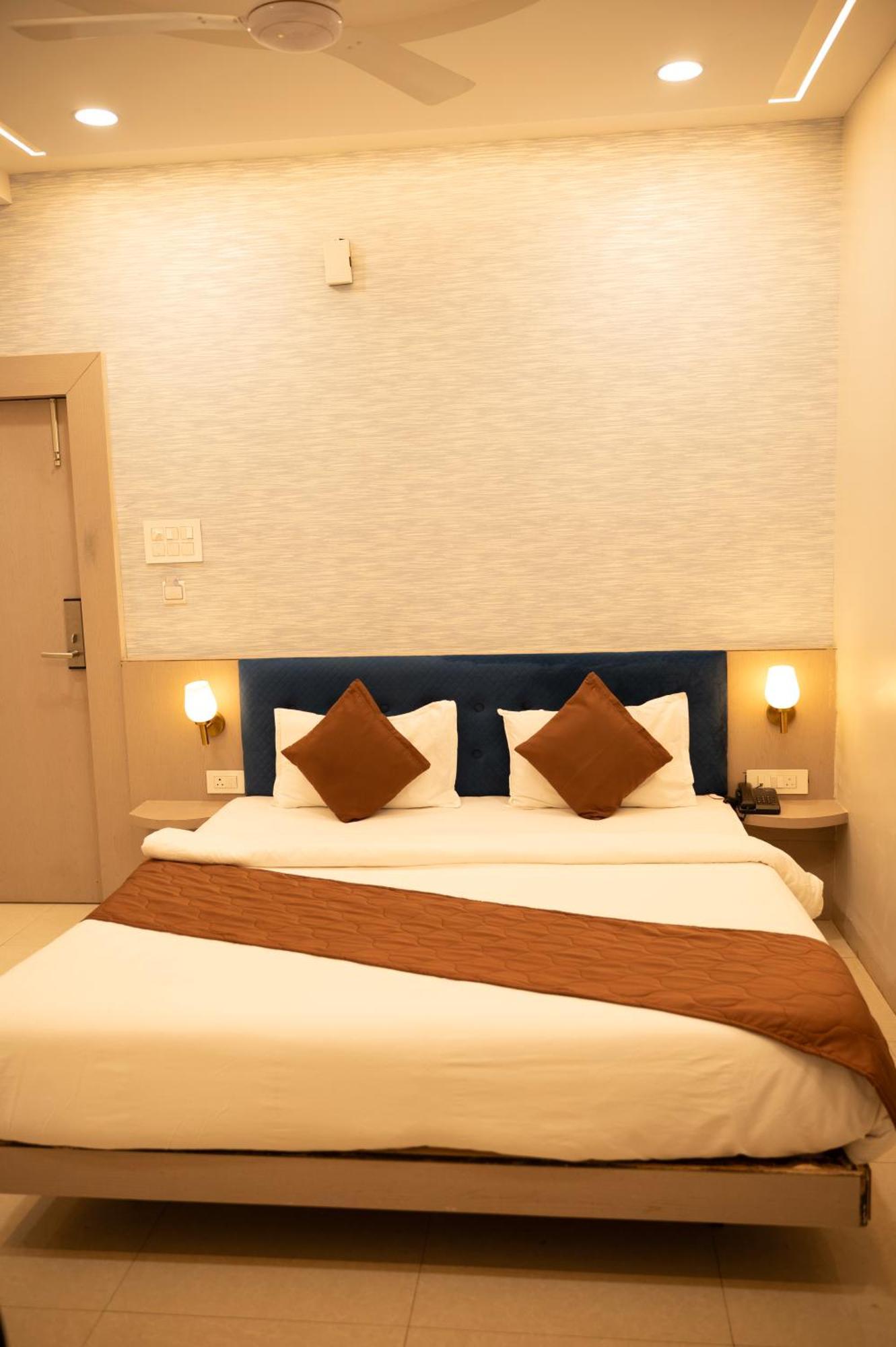 Hotel Manaal Akolia 外观 照片