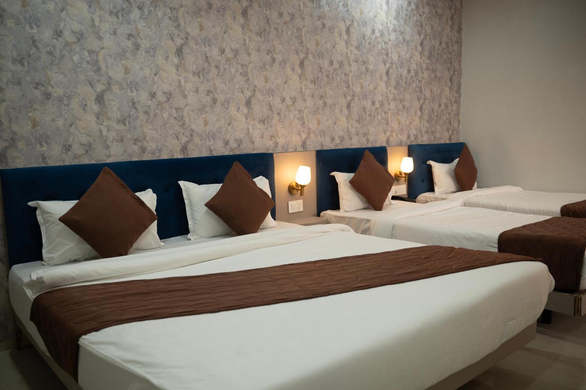 Hotel Manaal Akolia 外观 照片