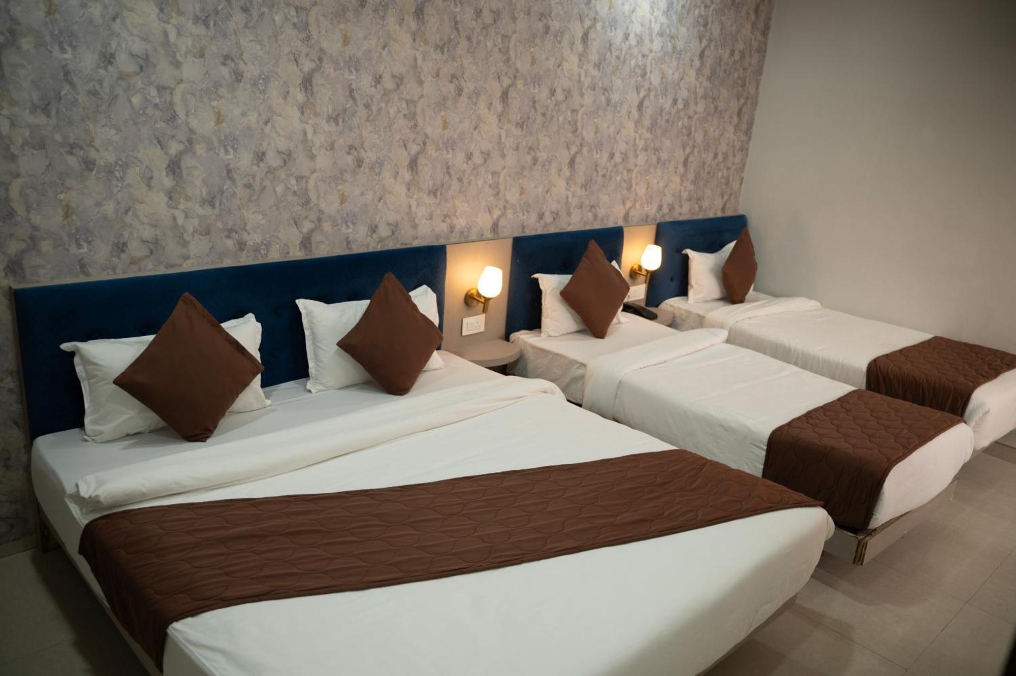 Hotel Manaal Akolia 外观 照片