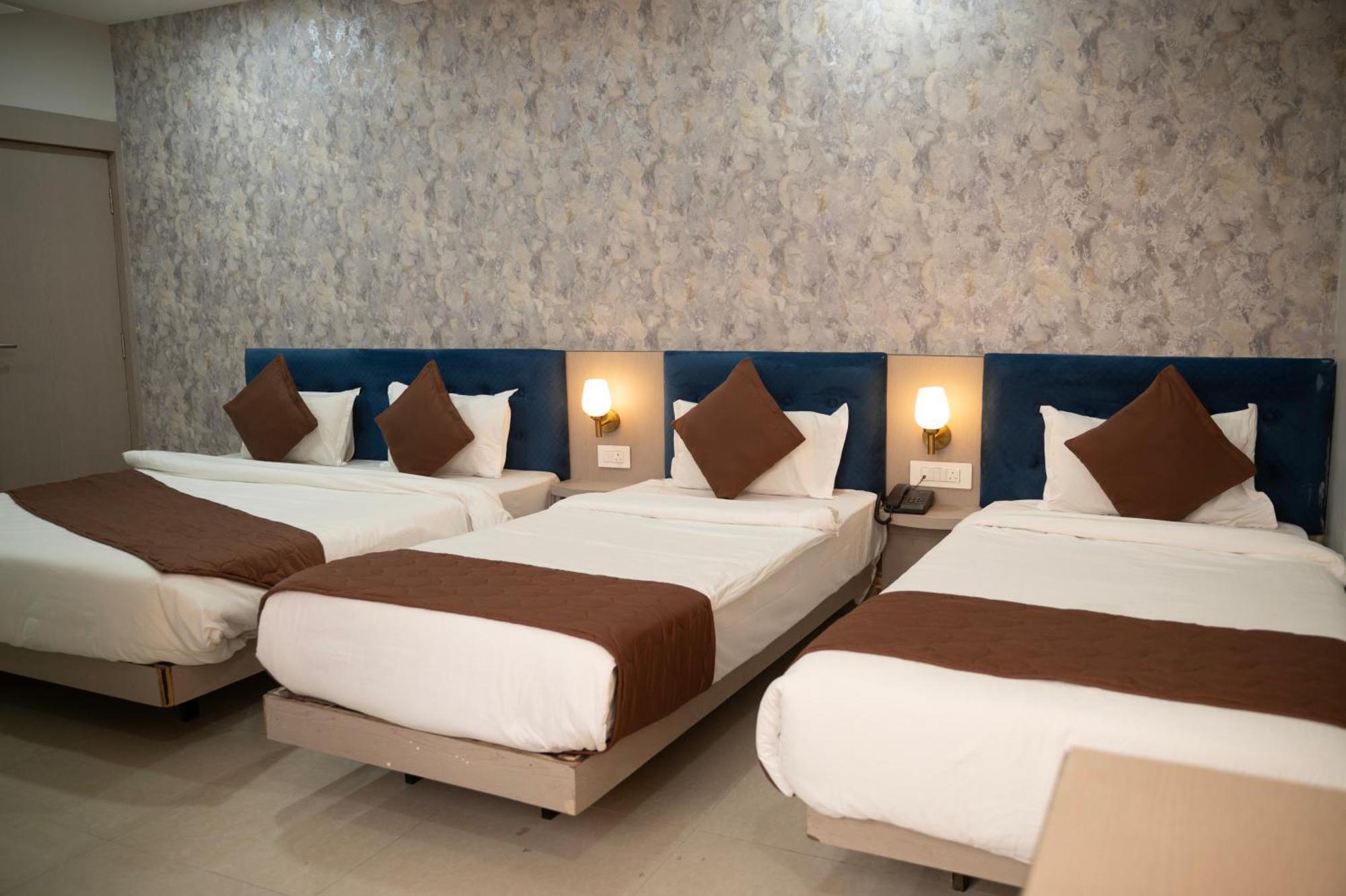 Hotel Manaal Akolia 外观 照片