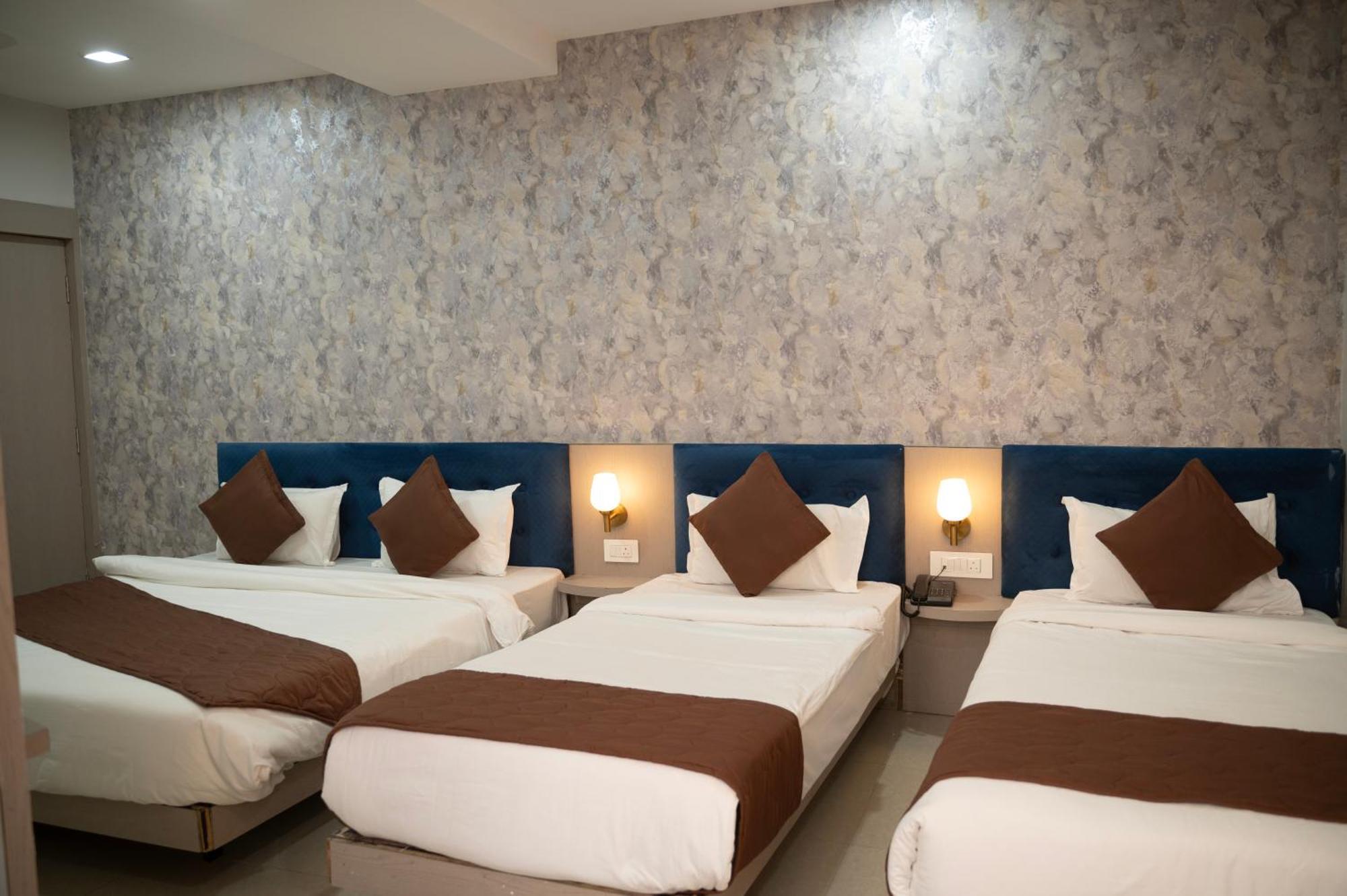 Hotel Manaal Akolia 外观 照片