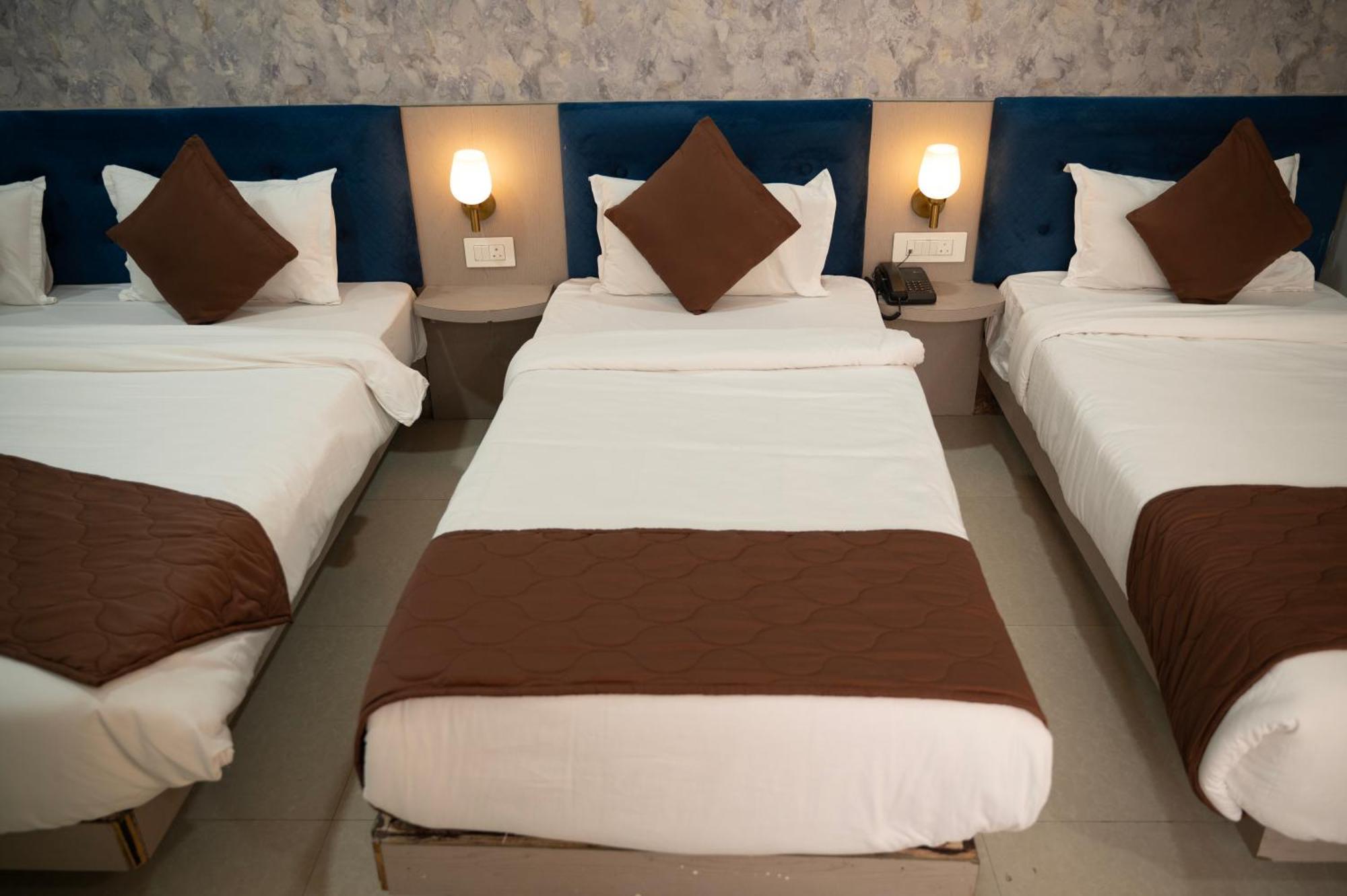 Hotel Manaal Akolia 外观 照片