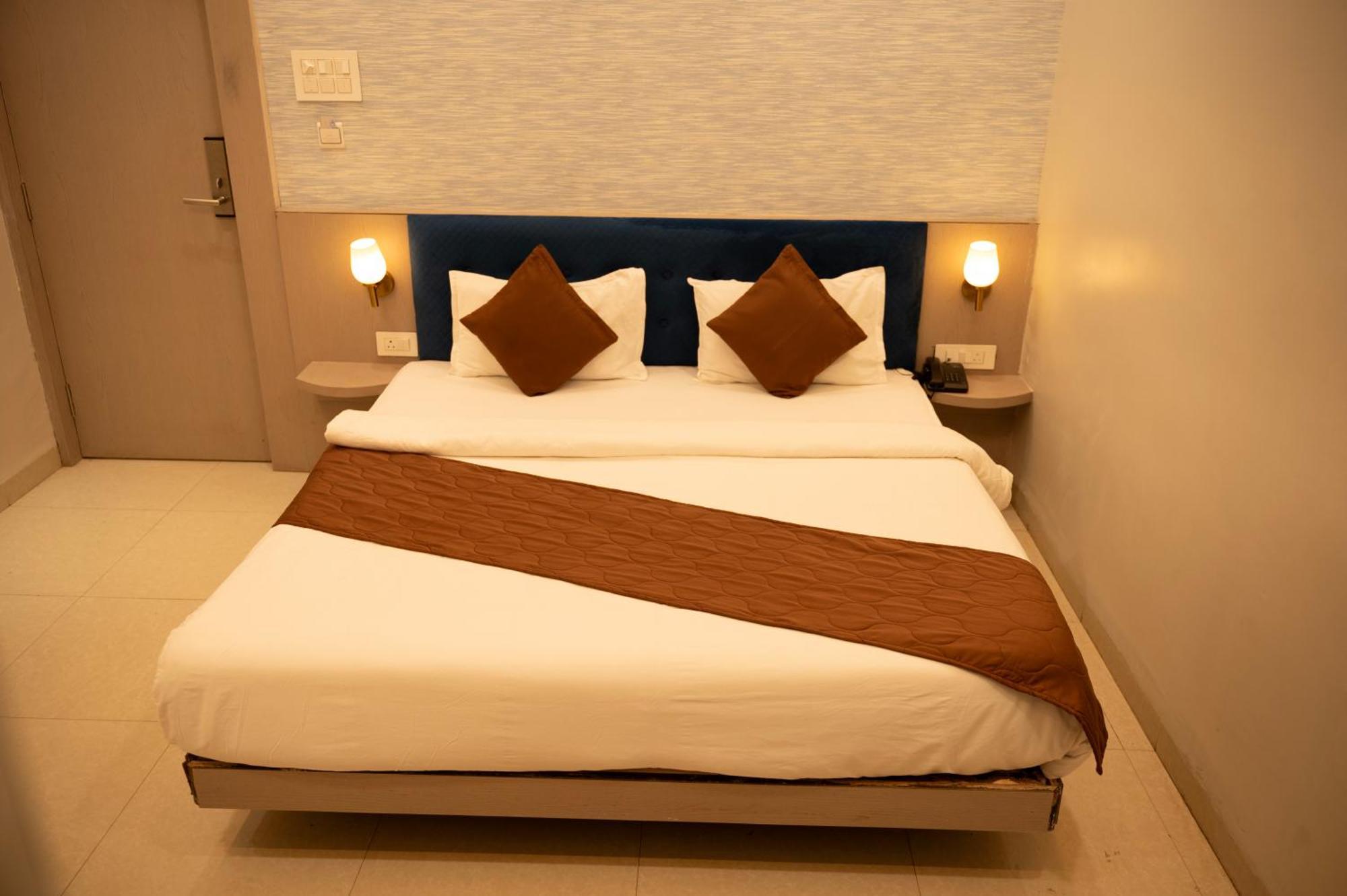 Hotel Manaal Akolia 外观 照片