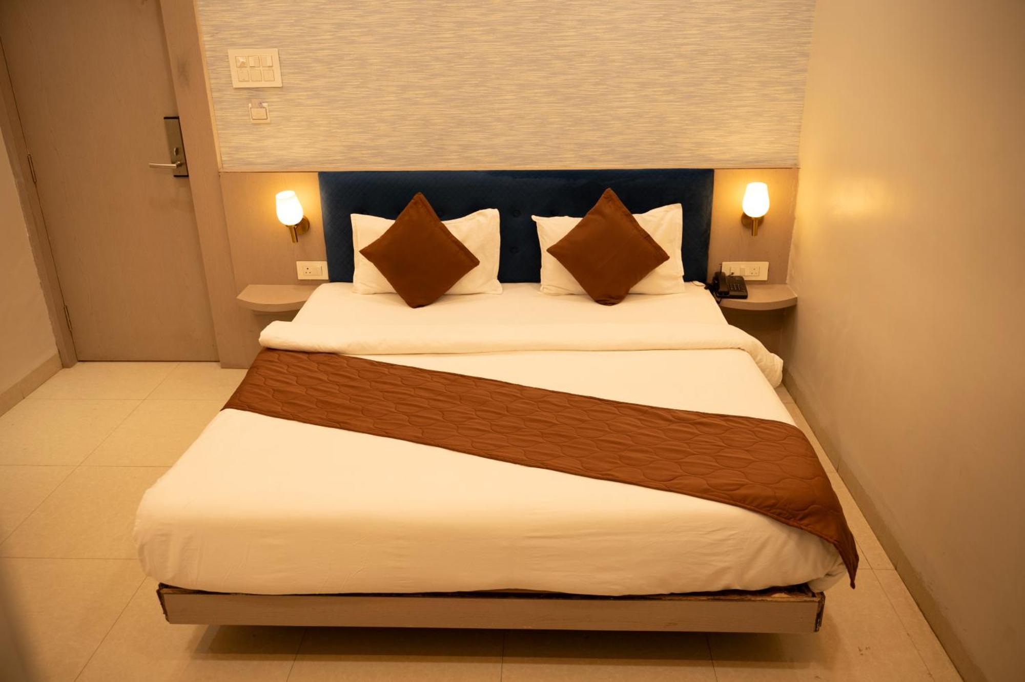 Hotel Manaal Akolia 外观 照片