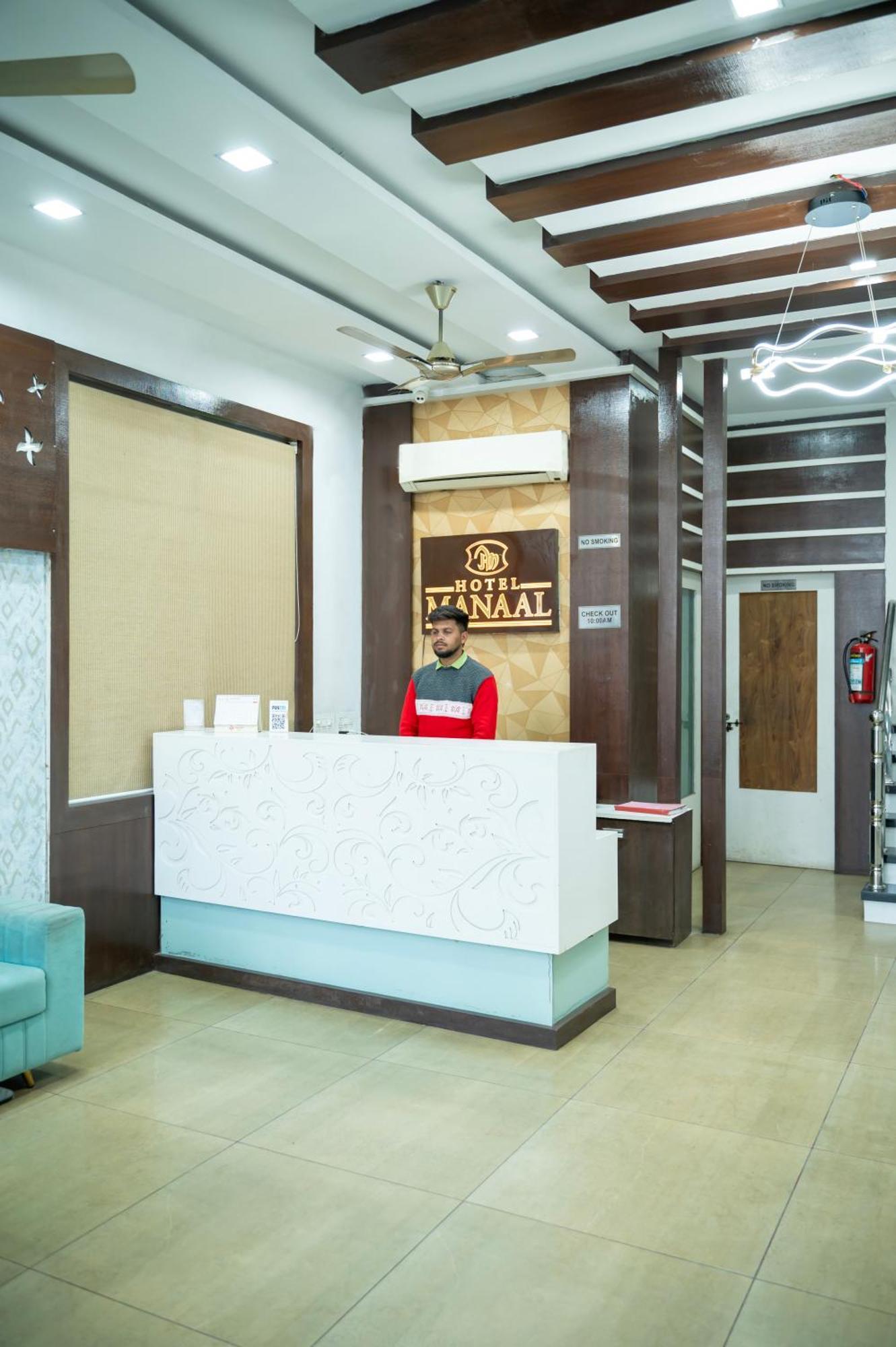 Hotel Manaal Akolia 外观 照片