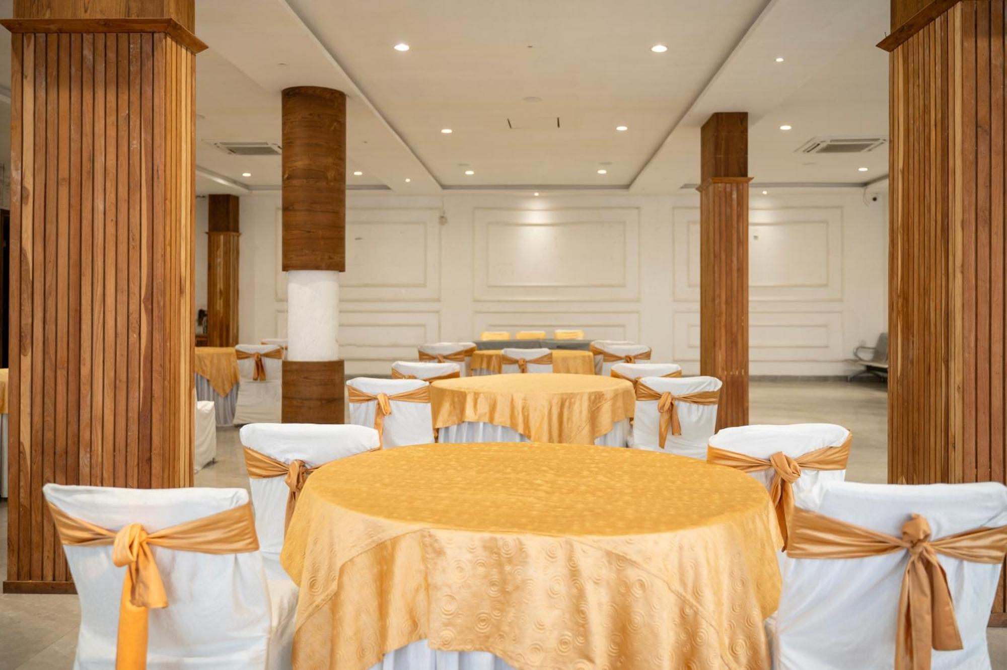 Hotel Manaal Akolia 外观 照片