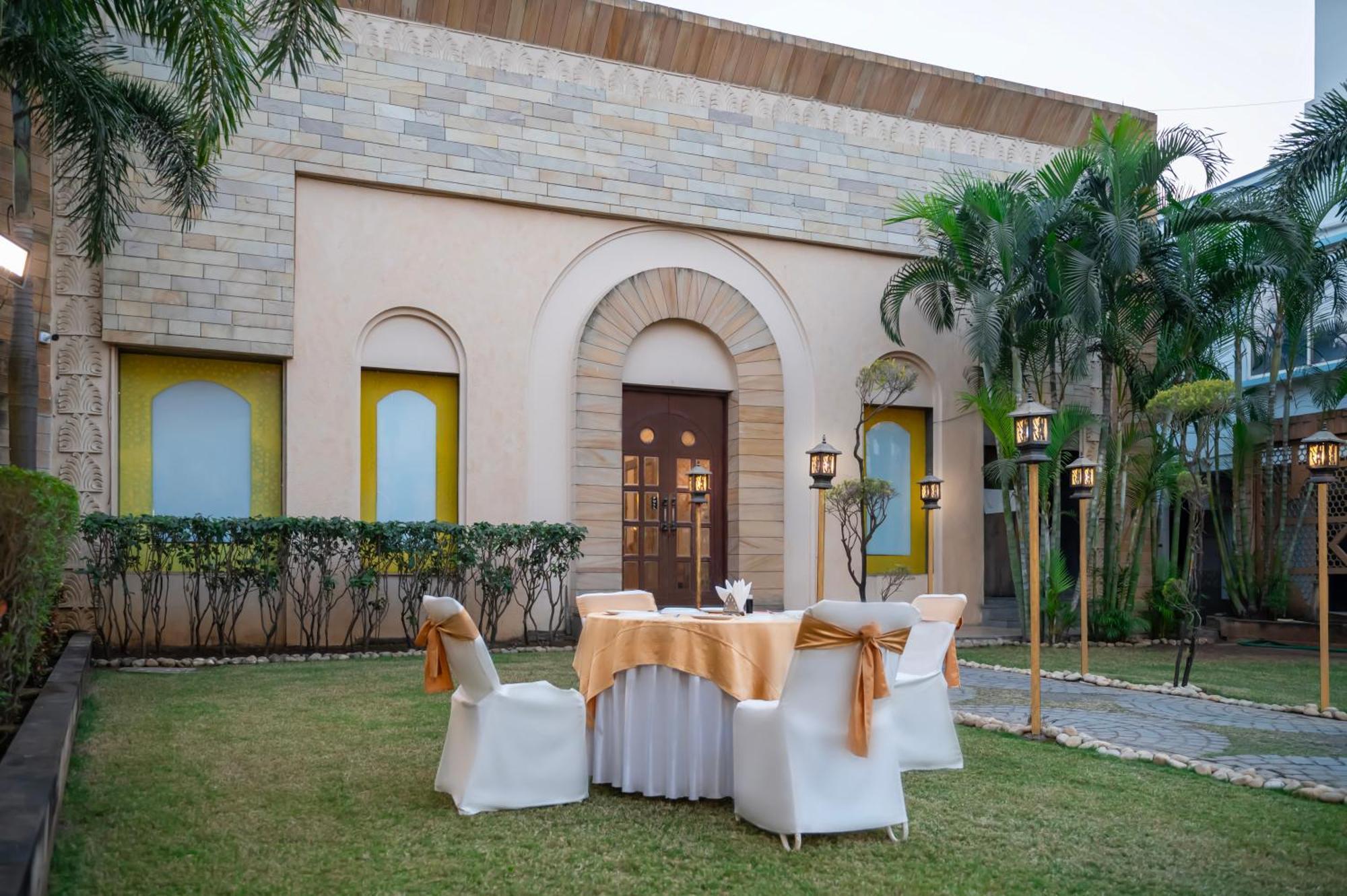 Hotel Manaal Akolia 外观 照片