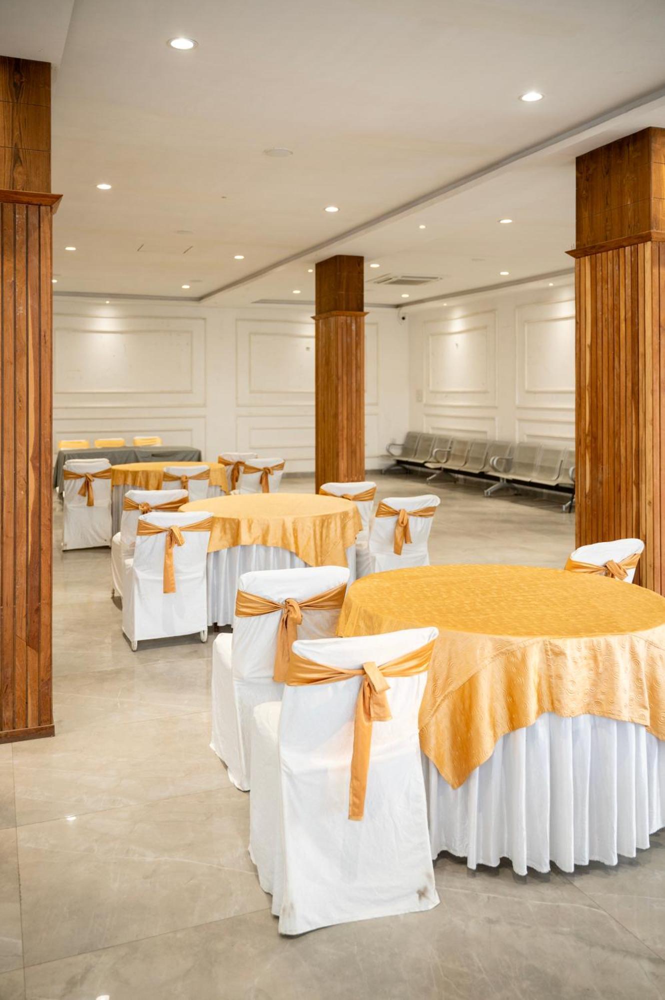 Hotel Manaal Akolia 外观 照片